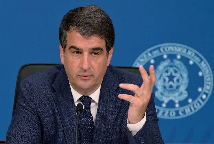 Il ministro degli affari Ue, sud e Pnrr, Raffaele Fitto, ha presentato il rapporto Svimez 2023