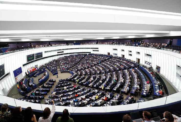 L'aula del Parlamento europeo ha approvato la legge sul Ripristino della natura