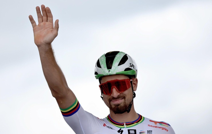 Peter Sagan saluta il pubblico