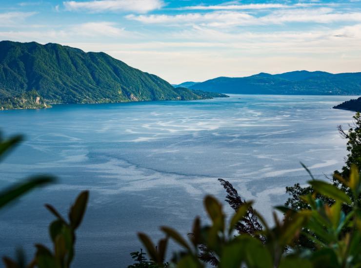 Una visuale particolare del lago maggiore