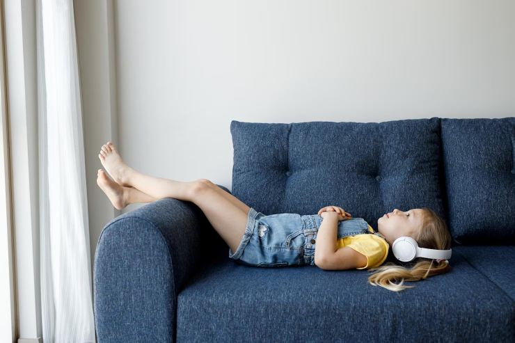 Cosa dice la legge se lasci il figlio piccolo in casa