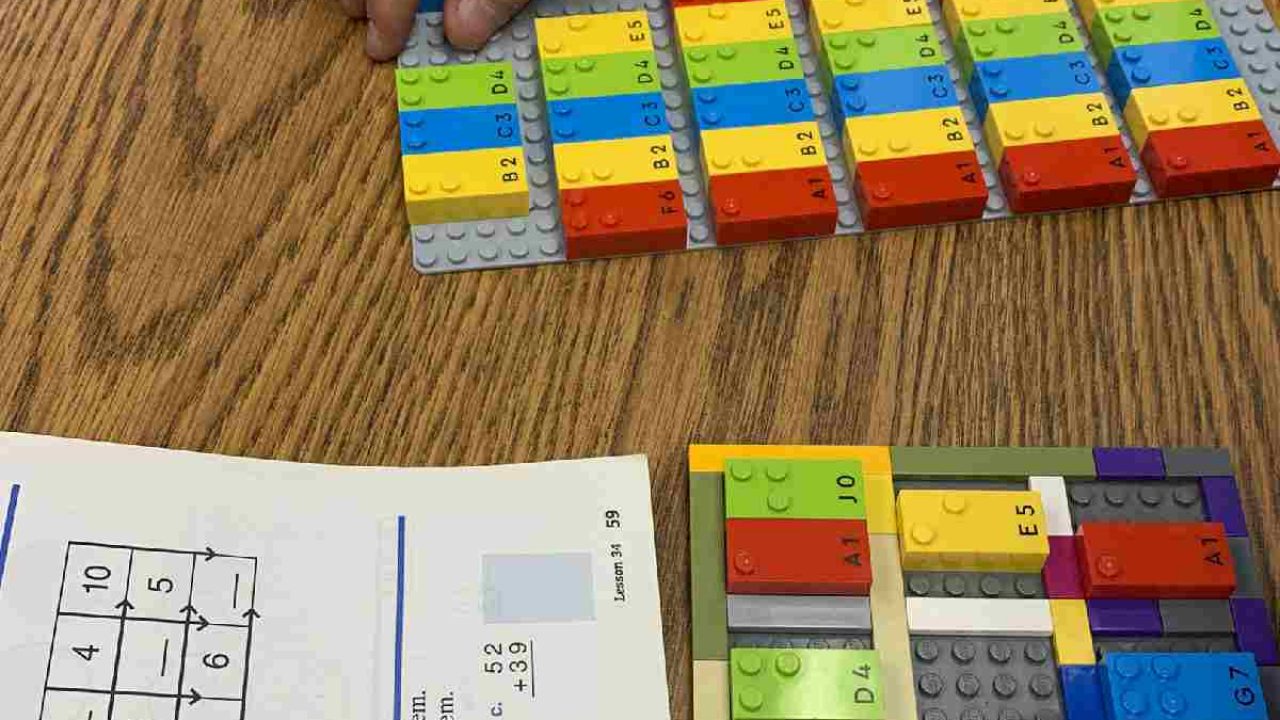 I mattoncini Lego Braille Bricks in Braille per non vedenti