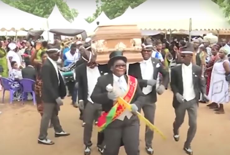 Rito della coffin dance in Ghana