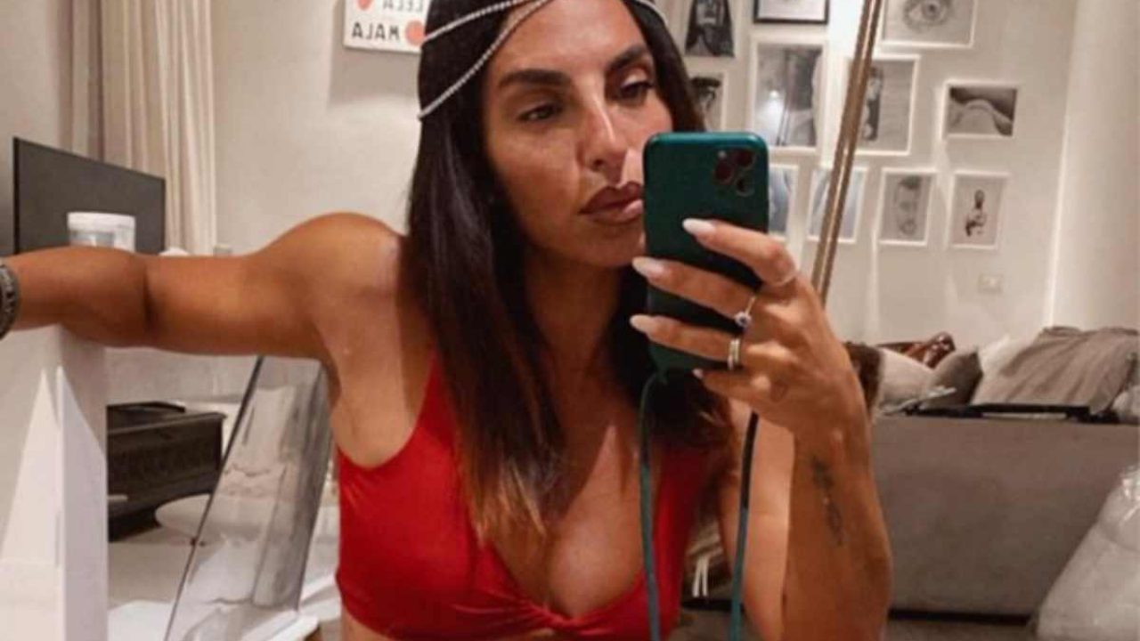 Emanuela Malavisi, selfie dopo la doccia: la dama di Uomini e Donne  infiamma il web così - Spraynews.it