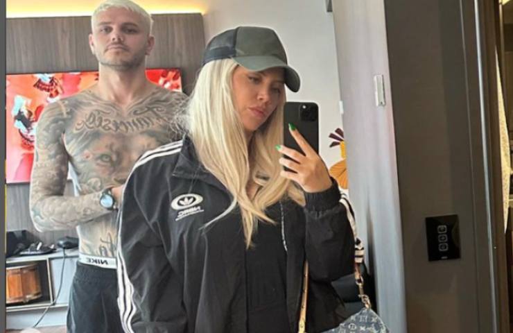 Wanda Nara selfie allo specchio 