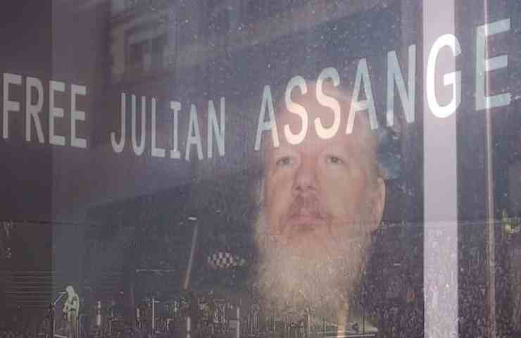 concerto per julian assange