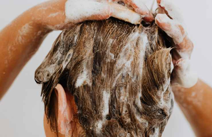 Cosa succede ai tuoi capelli se non li lavi per una settimana