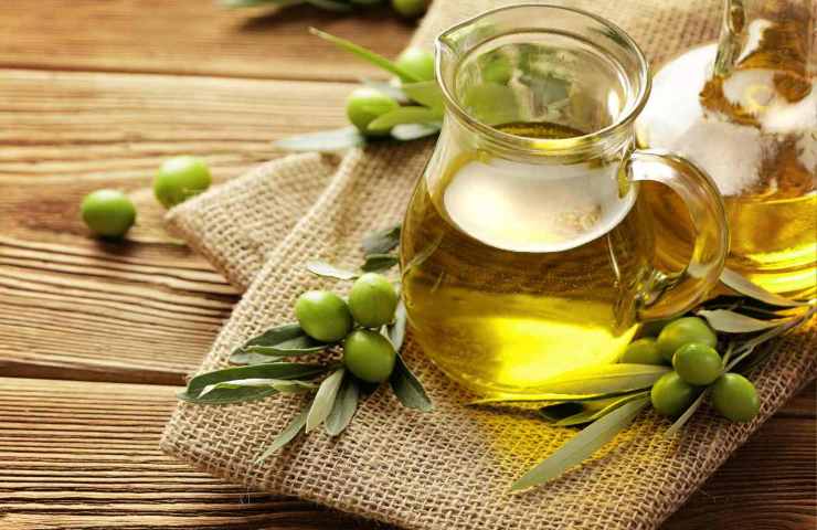 Bere un cucchiao d'olio d'oliva a digiuno