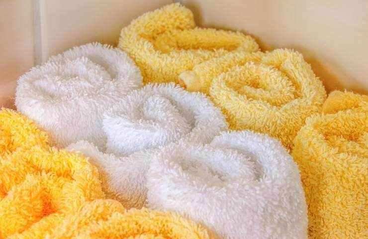 Asciugamani spugna colorati 