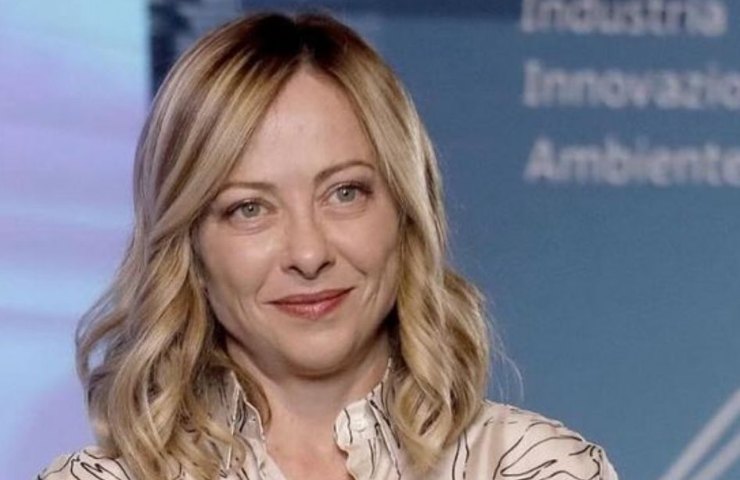 Giorgia Meloni raddoppia: svelati i suoi guadagni. Per la premier anche un bonus