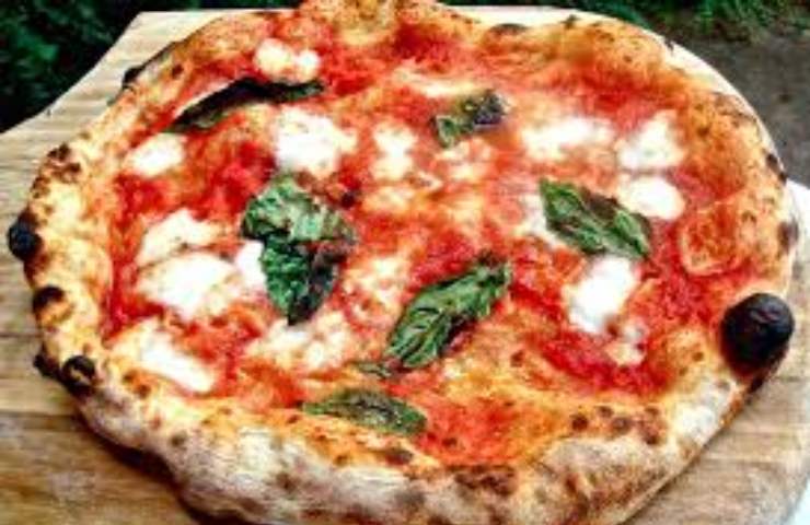 Viaggio Napoli mangiare pizza dove