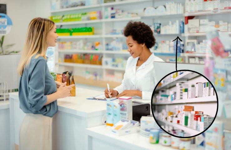 Ragazza in farmacia