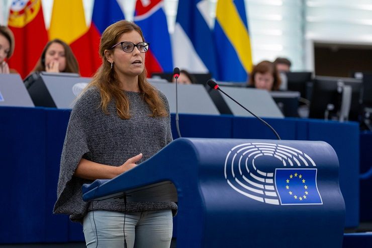 Ilaria Salis durante una sessione del parlamento europeo